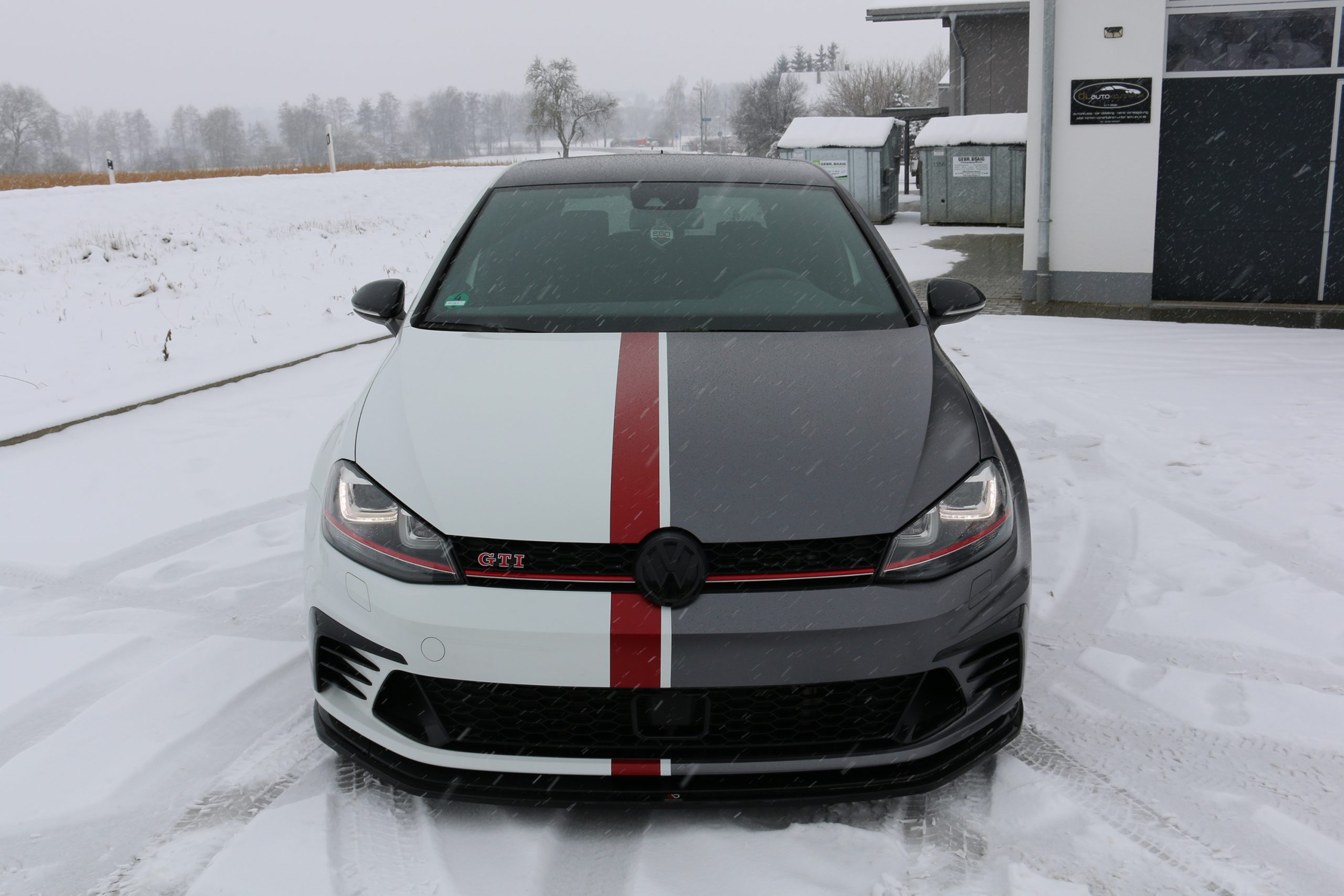 Volkswagen Golf 7 GTI Clubsport - 3M Satin Dark Grey / Vampire Red -  Teilfolierung - WRAP SKIN